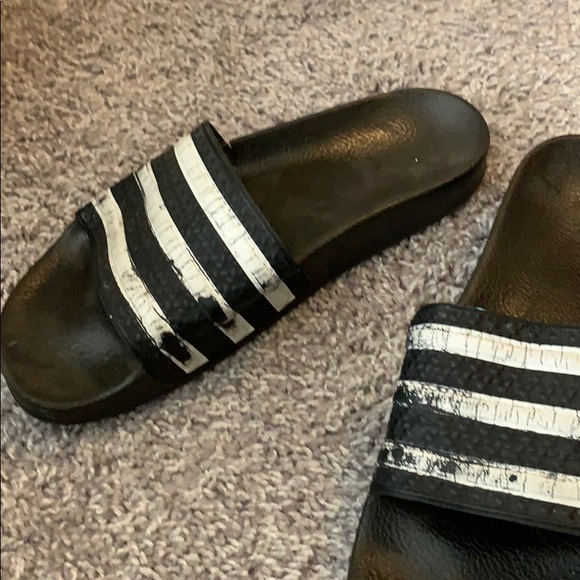 Adidas black and white sandals size 7 - Picture 3 of 4